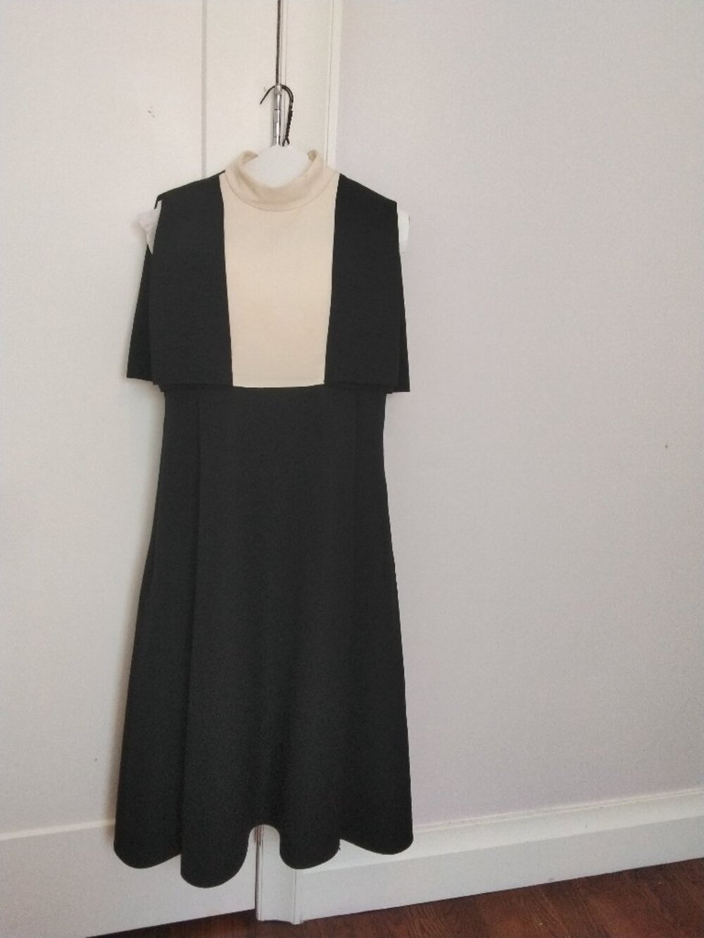 Valentino Black & Ivory Colorblock Cape Midi Dress Size 8 Mock Neck